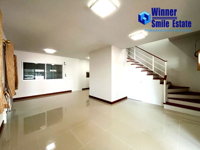 Twin houses for sale Samut Prakarn : Twin house for sale, Natura Sukhumvit-Praksa, near Bang Pu Industrial Estate. Extended side of the house, large usable area of ​​175 sq.m.