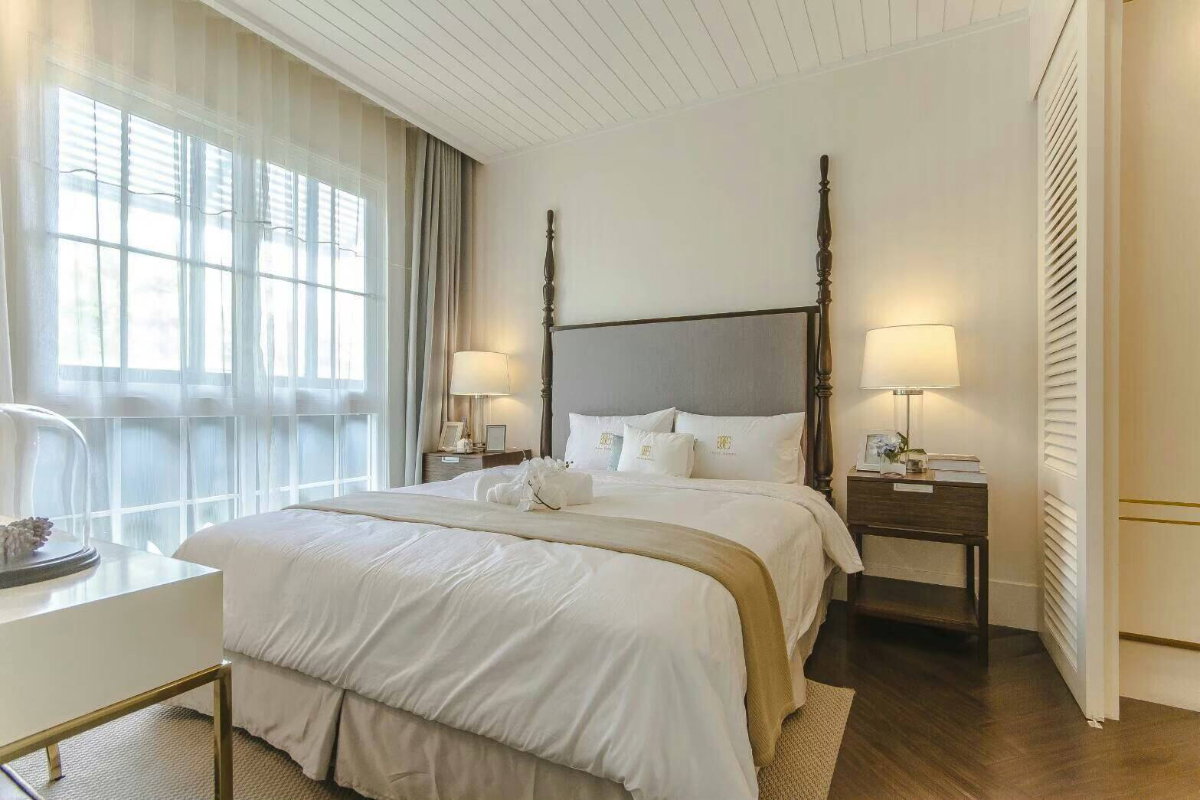 picture Seaside unit for sale, featuring a great atmosphere and a private beach - 3/19