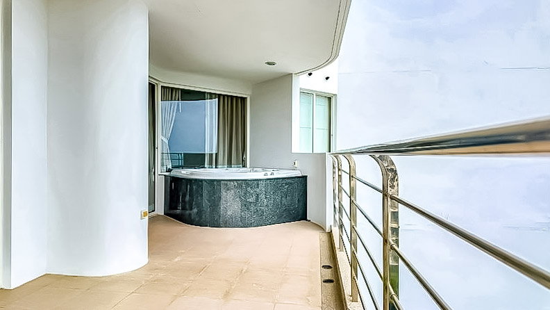 High End 2 Bedroom Condo for Sale La Royale Beach Sea View