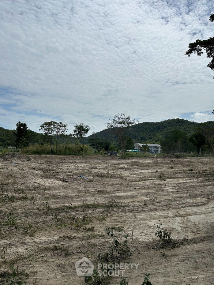 รูป ที่ดินสำหรับปล่อยขาย 1,300 ตารางเมตร แถว ใกล้ เมืองหัวหิน (ID 3271043) - รูปที่ 1/5