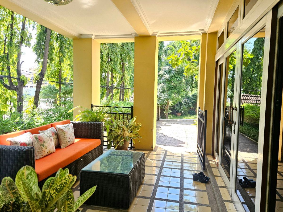 รูป ขายบ้านเดี่ยวประชาชื่น บรรยากาศ Private Resort | ที่ดิน 225 ตร.ว. พื้นที่ใช้สอย 618 ตร.ม. ใกล้ทางด่วน - รูปที่ 4/10