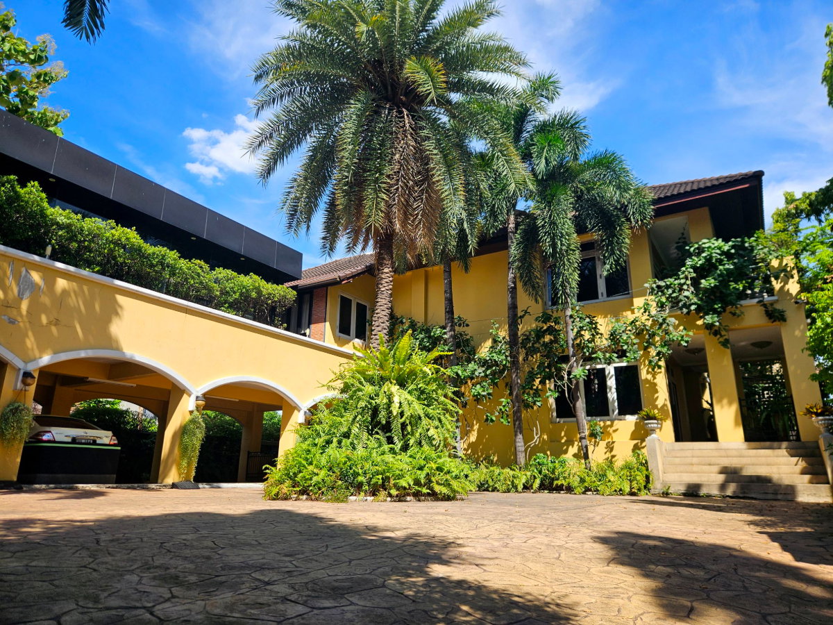 รูป ขายบ้านเดี่ยวประชาชื่น บรรยากาศ Private Resort | ที่ดิน 225 ตร.ว. พื้นที่ใช้สอย 618 ตร.ม. ใกล้ทางด่วน - รูปที่ 7/10