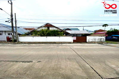 ขายบ้านเดี่ยว : ขายบ้านเดี่ยวชั้นเดียว ม.ยิ่งรวยนิเวศน์ 60 ตร.ว. ถนนประชาชื่น-แจ้งวัฒนะ เลียบคลองประปา ใกล้รถไฟฟ้าสายสีชมพู
