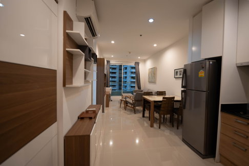 Fully furnished condo in a prime city center location, near Nana.
