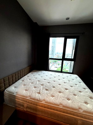 Condos for rent : For Rent: Teal Sathorn-Taksin, near BTS Wongwian Yai, convenient access to Sathorn. Includes washing machine. Call 064-974-2441