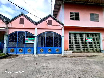 Townhouses for sale Chonburi : TOWN HOUSE 72 Sq.w. Ban Bung Chonburi for 2.4M