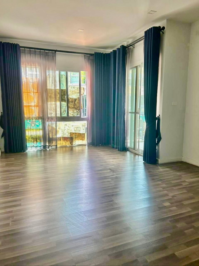 รูป 🏡 ขายทาวน์โฮม 3 ชั้น เบล็สทาวน์ ศรีนครินทร์–หนามแดง ✨ ทำเลดี เข้าออกได้ 2 เส้นทาง พร้อมต่อเติมครัวและหลังคาที่จอดรถ - รูปที่ 10/15