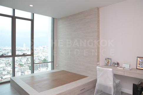 The Room BTS Wongwianyai Best Location Condo for City Dwellers near BTS Wongwian Yai