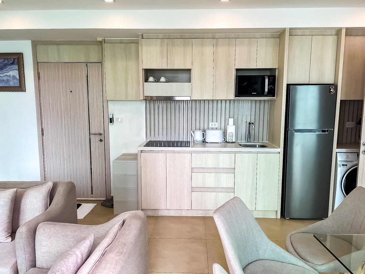 picture 2Bed Condo for Rent City Garden Olympus Condo Pool View - 4/10