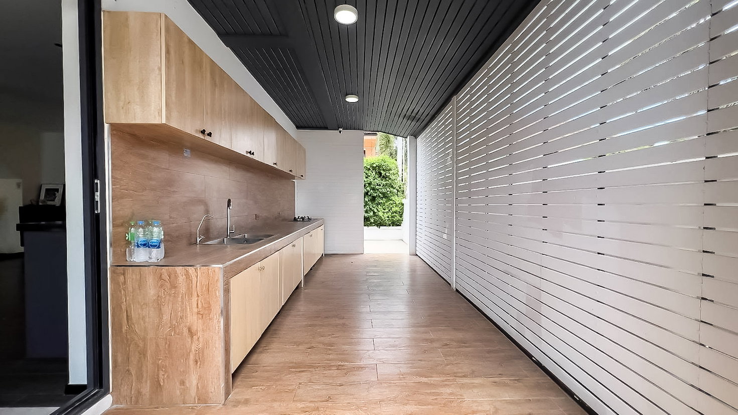 รูป Modern 5 Bed Pool Villa for Sale East Pattaya Private Pool - รูปที่ 10/18