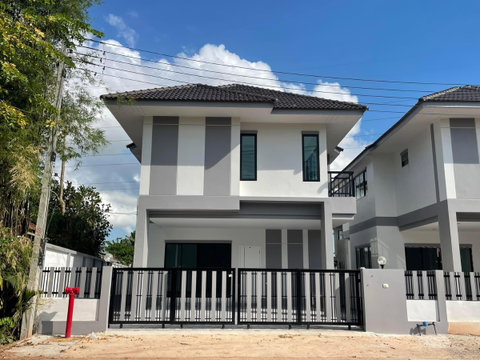 Detached house for rent in Prime location