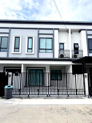 Townhouses for sale Pathumthani : Townhome for Sale: Brighton Khukhot – Lam Luk Ka, Pathum Thani  Land Area: 17.2 sq.w 140 sq.m.  2 Bedrooms | 3 Bathrooms   Ready to stay