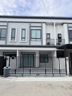 Townhome for Sale: Brighton Khukhot – Lam Luk Ka, Pathum Thani Land Area: 17.2 sq.w 140 sq.m. 2 Bedrooms | 3 Bathrooms Ready to stay