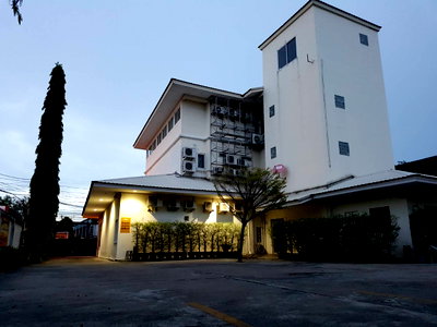 Shophouses for sale Lat Phrao Road : For Sale: 3-Story Commercial / Office Building – Soi Sena Nikhom 1 (Lat Phrao) Large Land Size: 392.9 sq.w. | Usable Area: 850 sq.m.