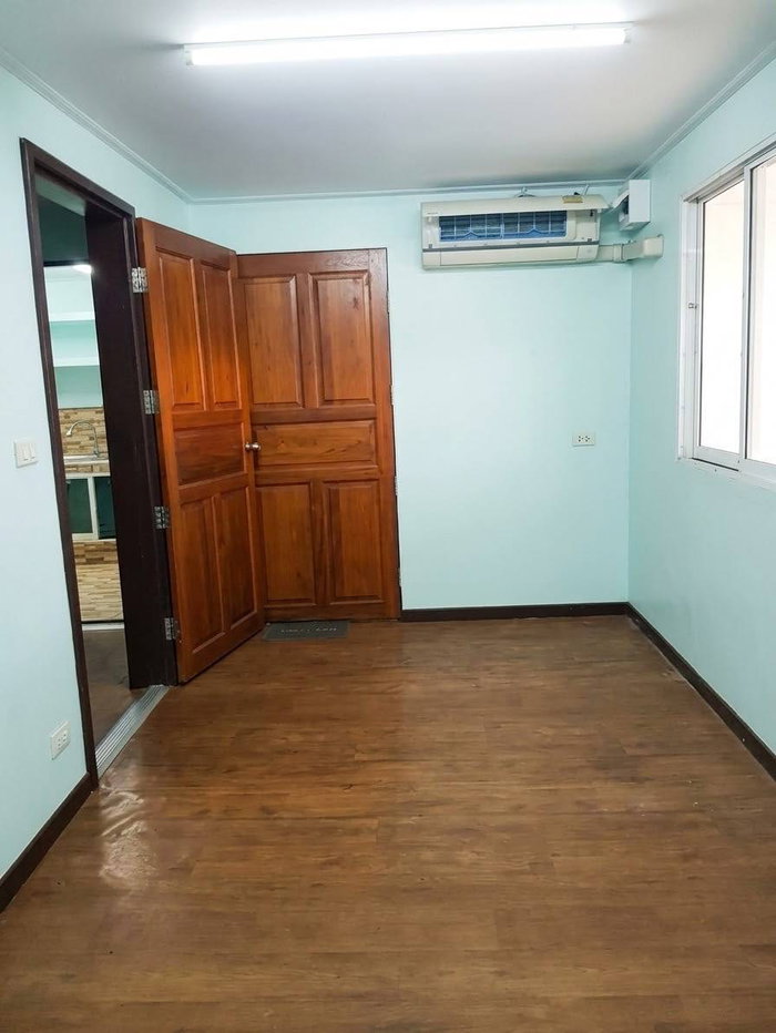 picture Warehouse with office space for rent. 400 sq m, 6 rooms, 2 bathrooms and kitchen 1 room. - 7/11
