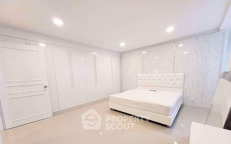 picture Great Value 3-BR President Park Condominium Near MRT Queen Sirikit (ID 995414) - 5/6