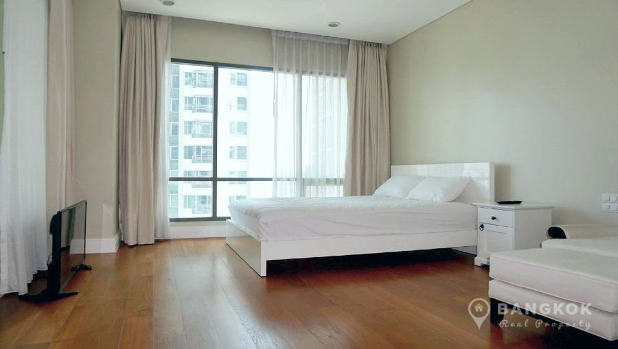 picture Bright Sukhumvit 24 | Unique Family Sized Spacious 6 Bed 6 Bath Duplex - 10/24