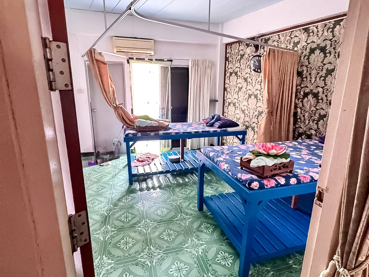 picture 2 Unit Commercial Building for Sale Pratumnak 4 Storeys - 6/11