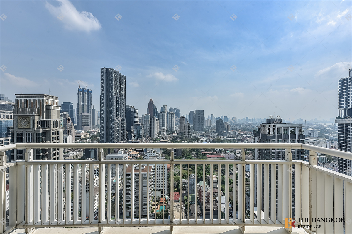 picture The Empire Place Luxuriously Elevated Unit - 5/10