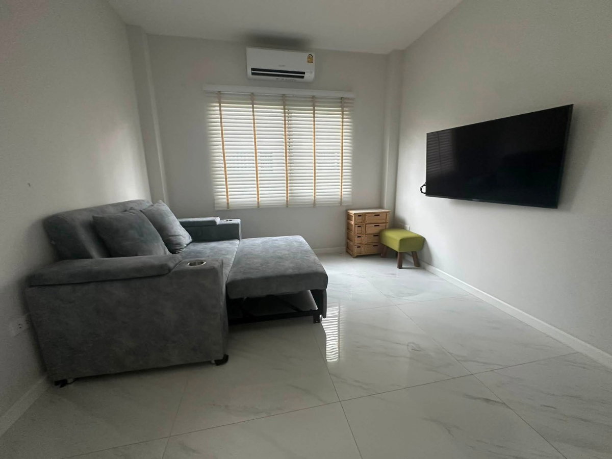 รูป 🏡✨ ให้เช่า บ้านเดี่ยวหรู ลัดดารมย์ จตุโชติ 15 4 ห้องนอน 3 ห้องน้ำ พื้นที่กว้าง 240 ตร.ม. พร้อมเฟอร์นิเจอร์และเครื่องใช้ไฟฟ้า - รูปที่ 15/17