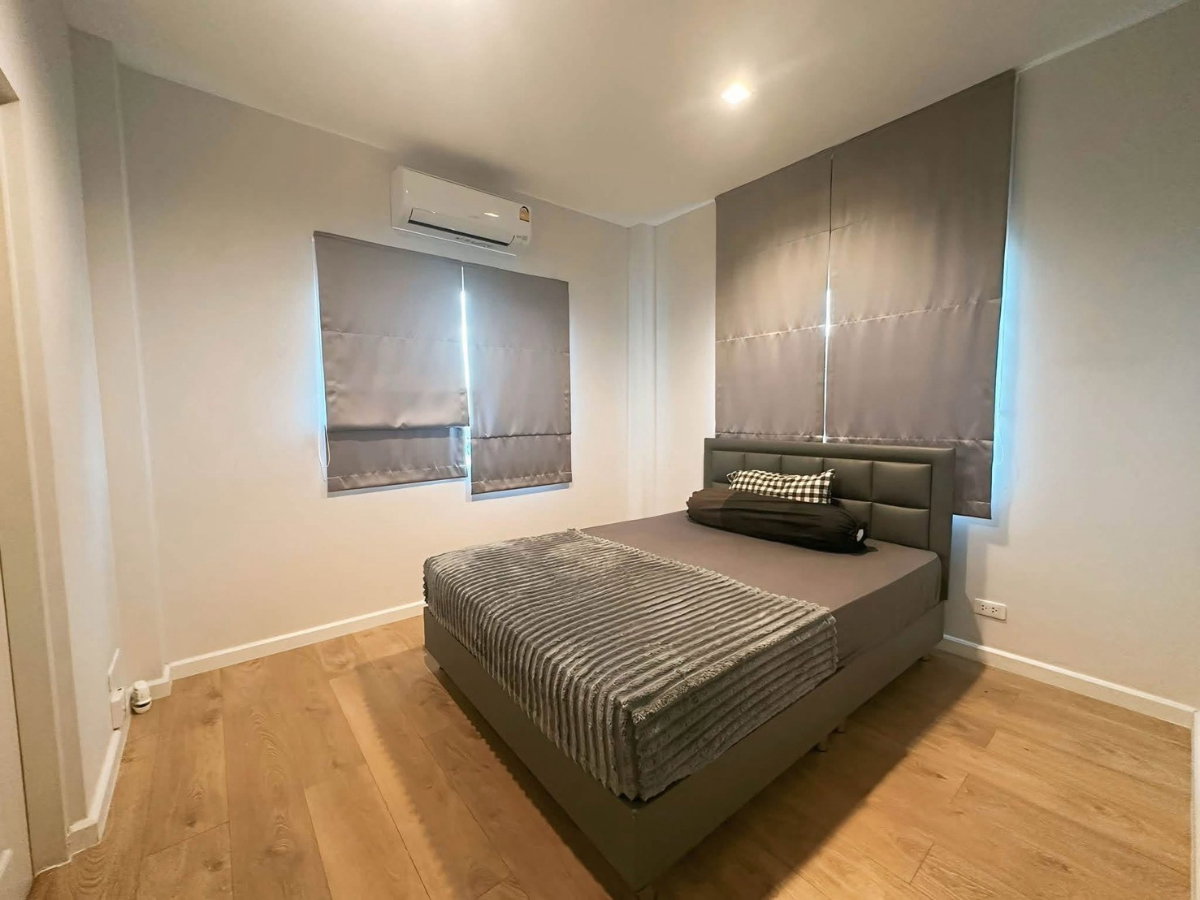รูป 🏡✨ ให้เช่า บ้านเดี่ยวหรู ลัดดารมย์ จตุโชติ 15 4 ห้องนอน 3 ห้องน้ำ พื้นที่กว้าง 240 ตร.ม. พร้อมเฟอร์นิเจอร์และเครื่องใช้ไฟฟ้า - รูปที่ 14/17
