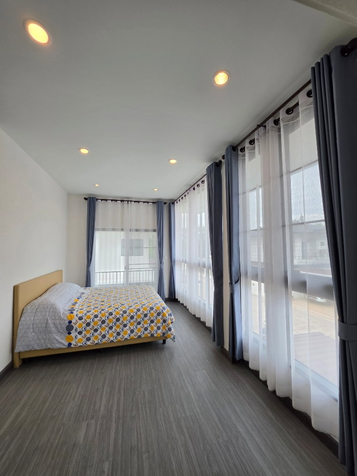 รูป บ้านหลังใหญ่ 4ห้องนอน 1ห้องอเนอกประสงค์ บ้านในโครงการปลอดภัย เงียบสงบ - รูปที่ 9/46
