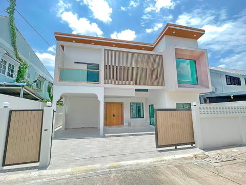 H0820, Detached House for Sale 5Br, Lat Phrao.