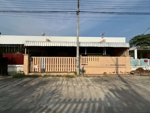 Thailand Townhouse for sale 2 bedroom 25 Square Wa 1035000 Baht.
