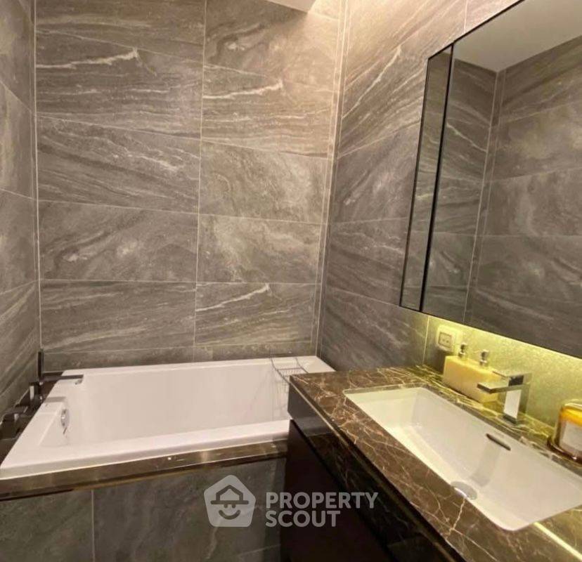 รูป ใกล้ BTS ทองหล่อ 70 เมตร | คอนโด 1 ห้องนอน The Esse Sukhumvit 36 (ID 2217418) - รูปที่ 3/9