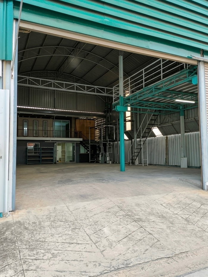picture Warehouse with office space for rent. 400 sq m, 6 rooms, 2 bathrooms and kitchen 1 room. - 1/11