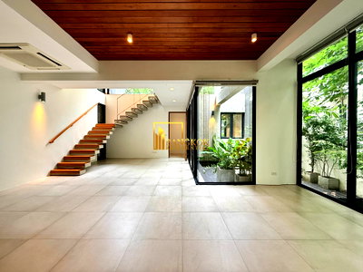 เช่าบ้านเดี่ยว กรุงเทพมหานคร : Contemporary 2 Bedroom House For Rent in Phrom Phong - BR27876SH