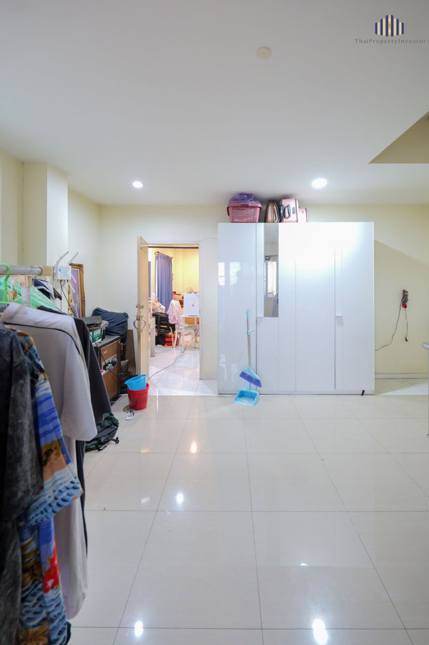 รูป ขายอาคารพาณิชย์ 3 ชั้น (หลังริม) โครงการบ้านสุขนิเวศน์ 8 ทำเลดี ซอยลัดเชื่อม 3 ถนนใหญ่ - รูปที่ 9/10