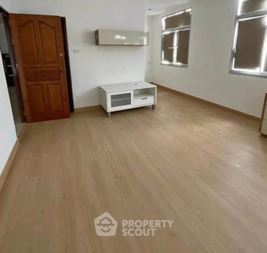 2-BR Condo at Baan Klang Krung Resort near MRT Huai Khwang (ID 3263342)