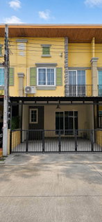 รูปภาพ For Rent: Newly Renovated 2-Story Townhome in Golden Town 2 Onnut 65. 4 Bedrooms, 3 Bathrooms, 2 Parking Spaces. 26,500 THB/month.