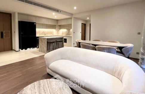 Pet-Friendly 2-BR Condo At Via 61 Near BTS Ekkamai (ID 3270777)
