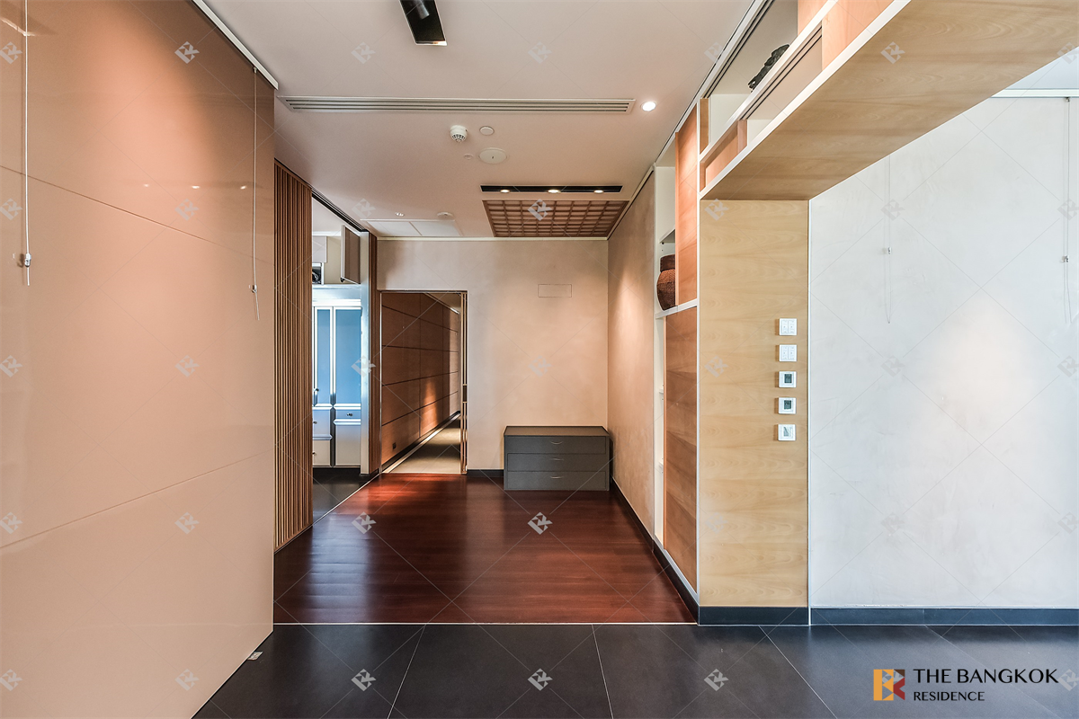 picture The Ritz Carlton Residence near BTS Chong Nonsi - 2/10