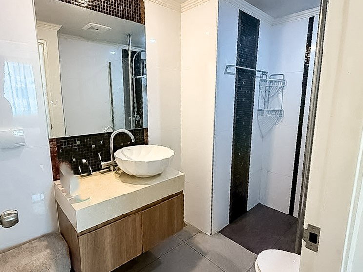 picture 2 Bedroom Condo for Sale Amazon Residence Jomtien Pool View - 8/10
