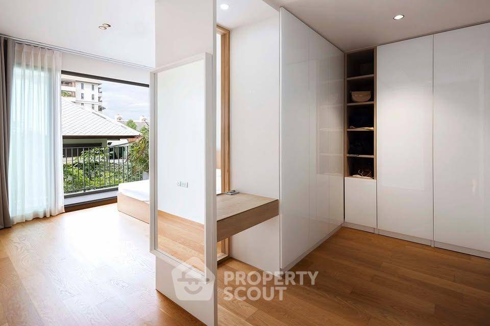 picture 2-BR Condo at Supreme Legend Condominium near MRT Khlong Toei (ID 2788946) - 7/11