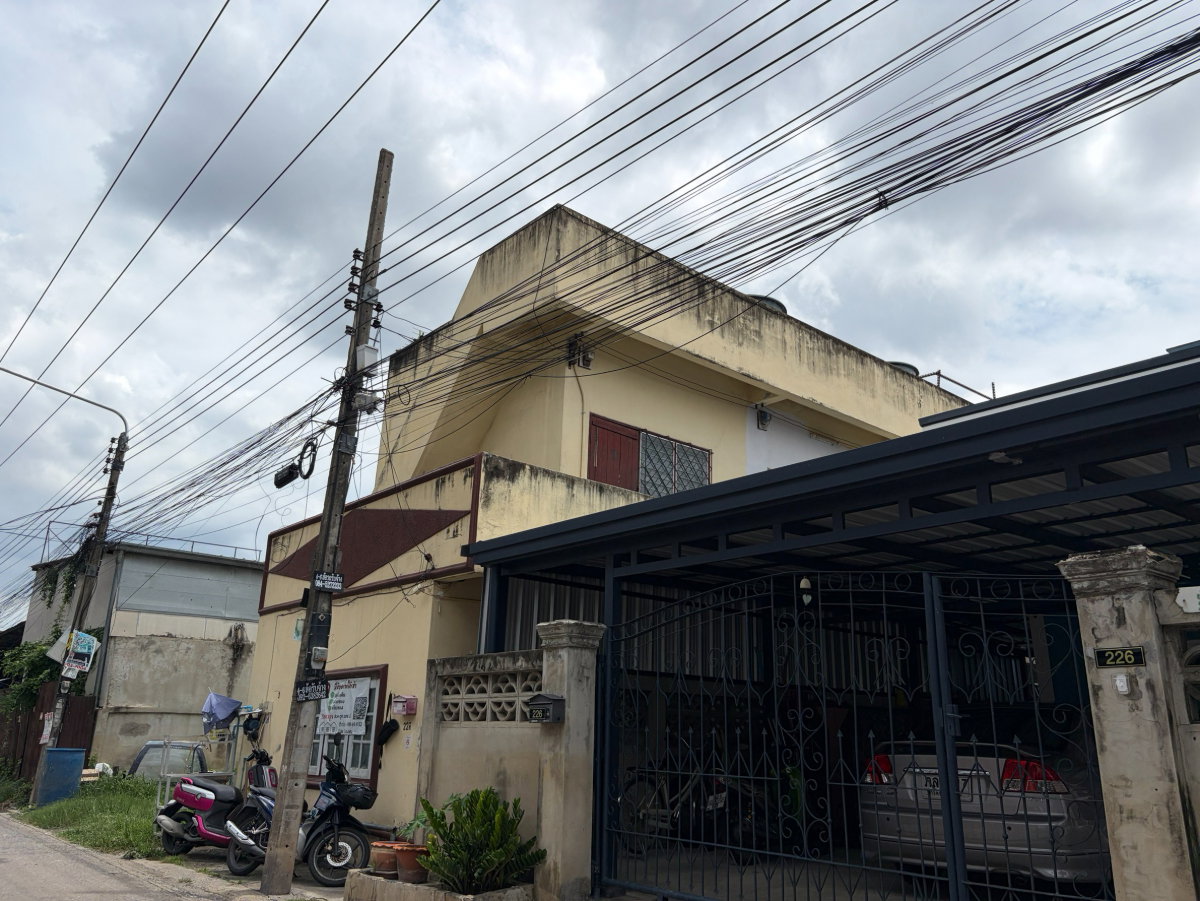 รูป อาคารหอพัก 2 ชั้น จำนวน 10 ห้อง มีห้องน้ำในตัว - รูปที่ 12/16