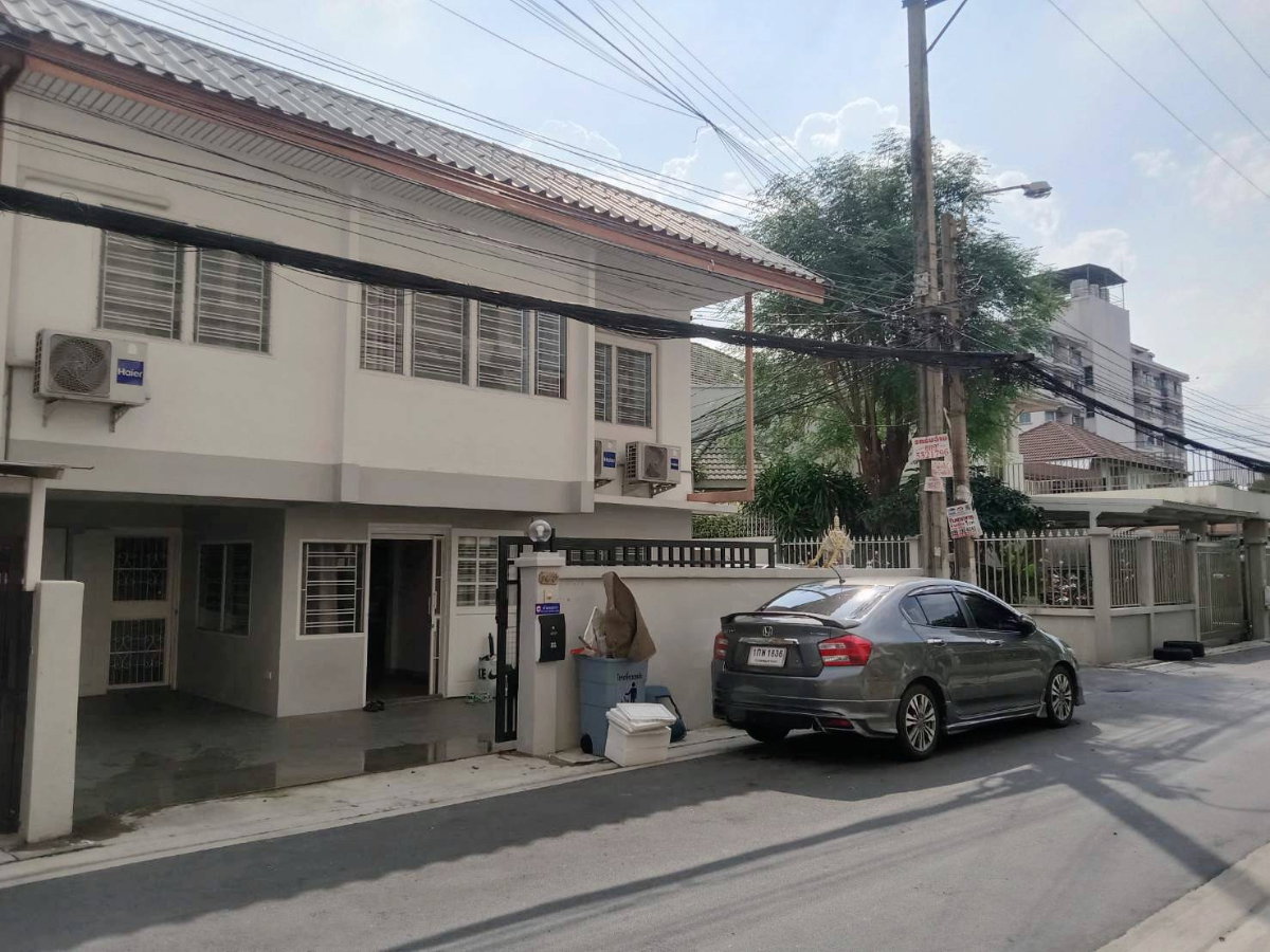 picture House for rent near MRT Sutthisan Tel.0999983897  - 2/31