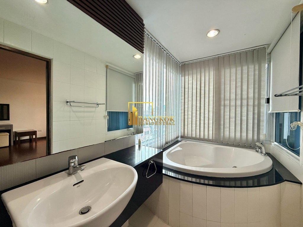 รูป Spacious 3 Bedroom Apartment For Rent in Phrom Phong Area - BR21180AP - รูปที่ 18/44