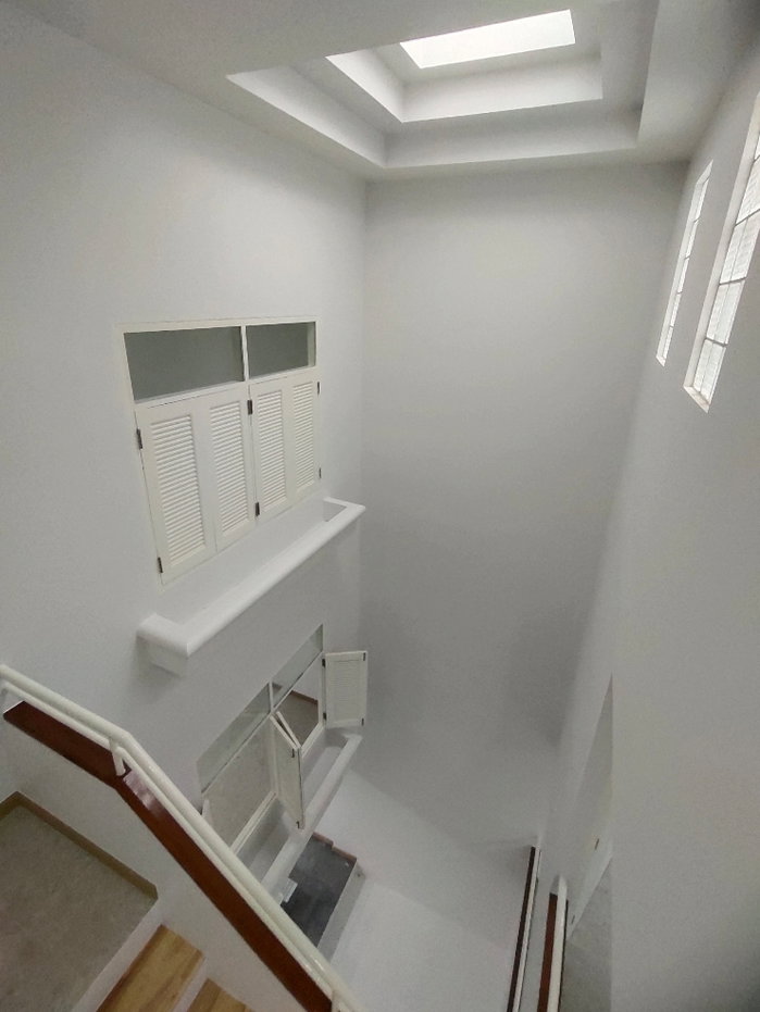 รูป 🔥 ขาย–เช่า! Rare Townhome 4 ชั้น ดีไซน์ Split-Level หายาก | Town in Town–ศรีวรา | 5BR 5BA - รูปที่ 8/27