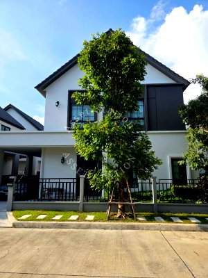 Houses for rent Samut Prakarn : 🚅 Centro Bangna is near MRT Sri Dan and MEGA BANGNA