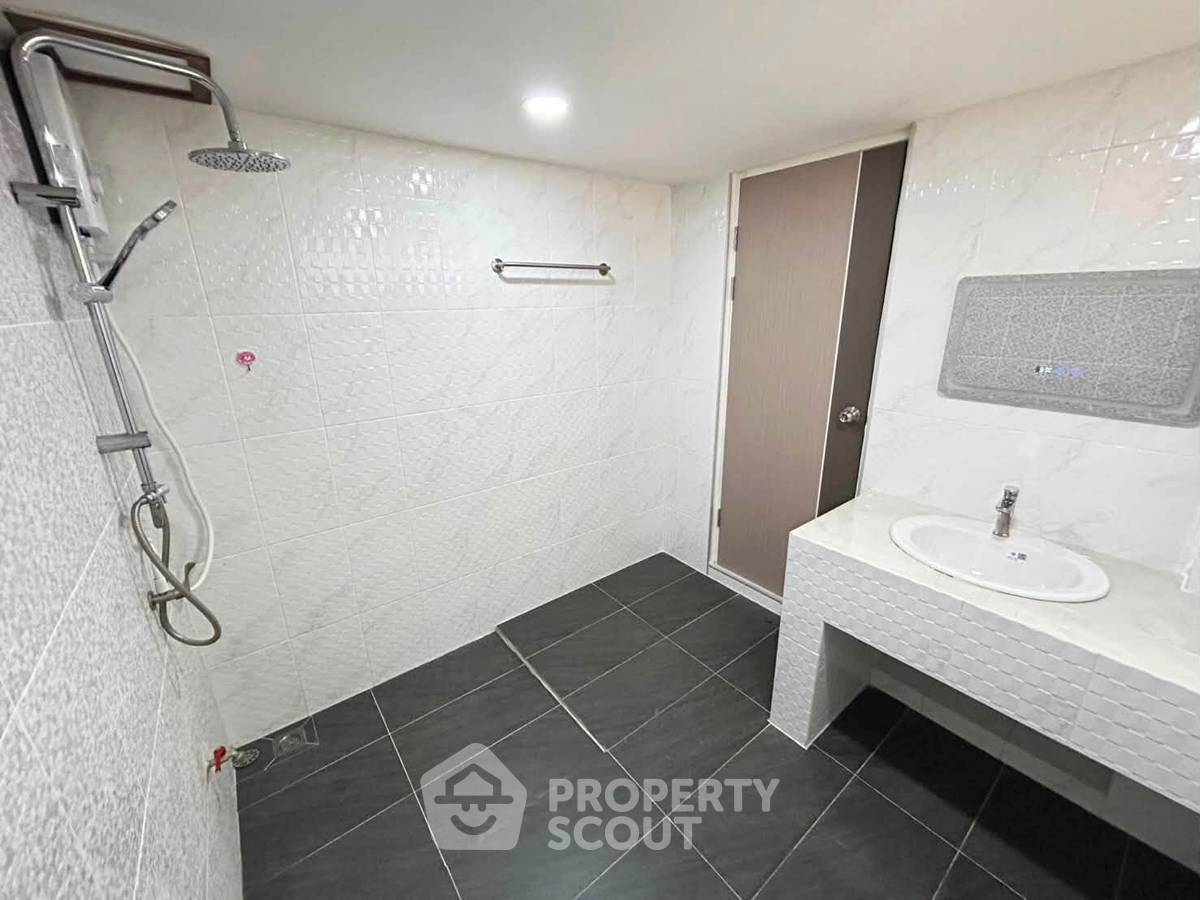 รูป คอนโด 3-ห้องนอน ที่ คอนโดเคหะ จอมเทียน ใกล้ พัทยาใต้ (ID 3280847) - รูปที่ 1/28