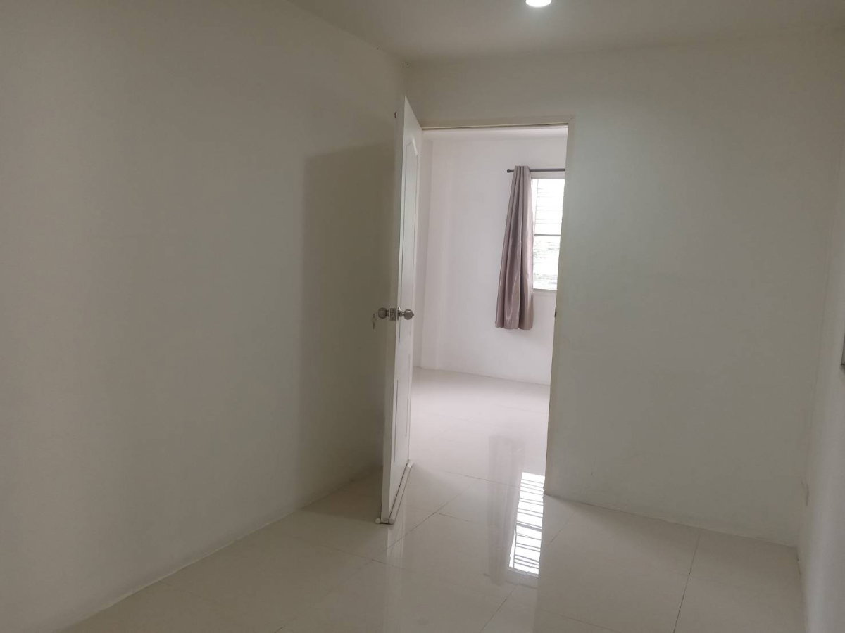 picture House for rent near MRT Sutthisan Tel.0999983897  - 29/31
