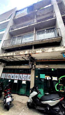 เช่าอาคารพาณิชย์ ถนนพระราม 9 : LTHC16123 - 4-Storey Commercial Building for Rent Sukhumvit 22 | 24.8 sq.wah. | 2 Combined Units | 180K/month 