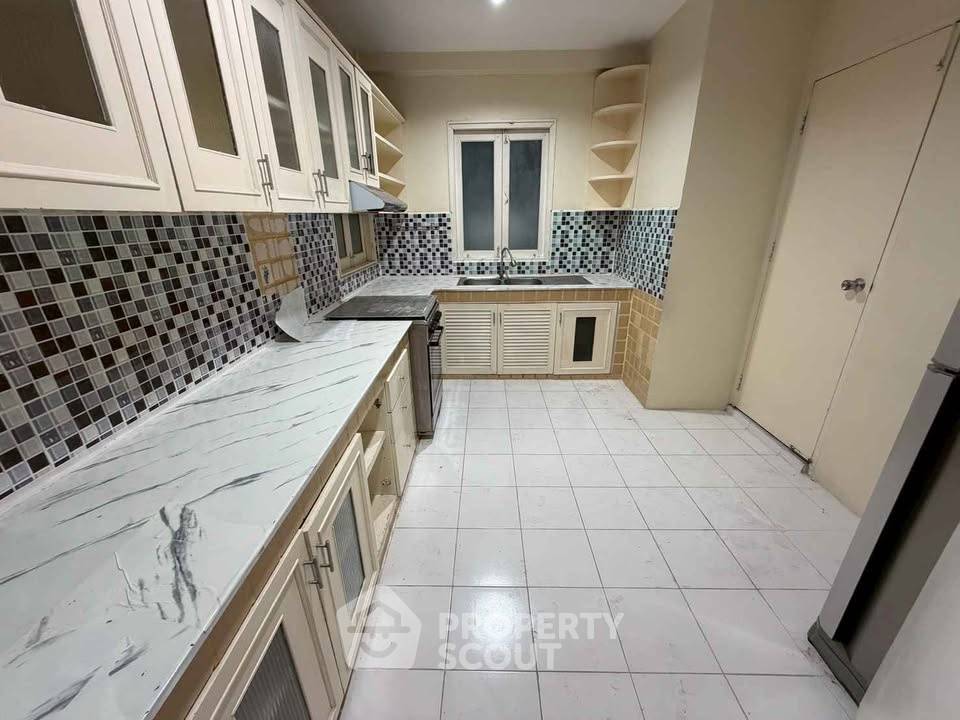รูป 3 ห้องนอน กว้าง 176 ตารางเมตร Grand Ville House 1 ใกล้ BTS พร้อมพงษ์ (ID 2605120) - รูปที่ 2/20