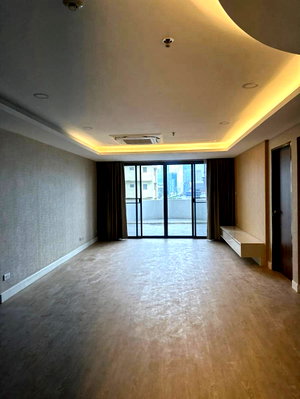 ขายคอนโด : LTHC16118 - Spacious Condo for Sale Nana | Crystal Garden | 212 sq.m. | 3 Beds 2 Baths | BTS Nana | 26 MB