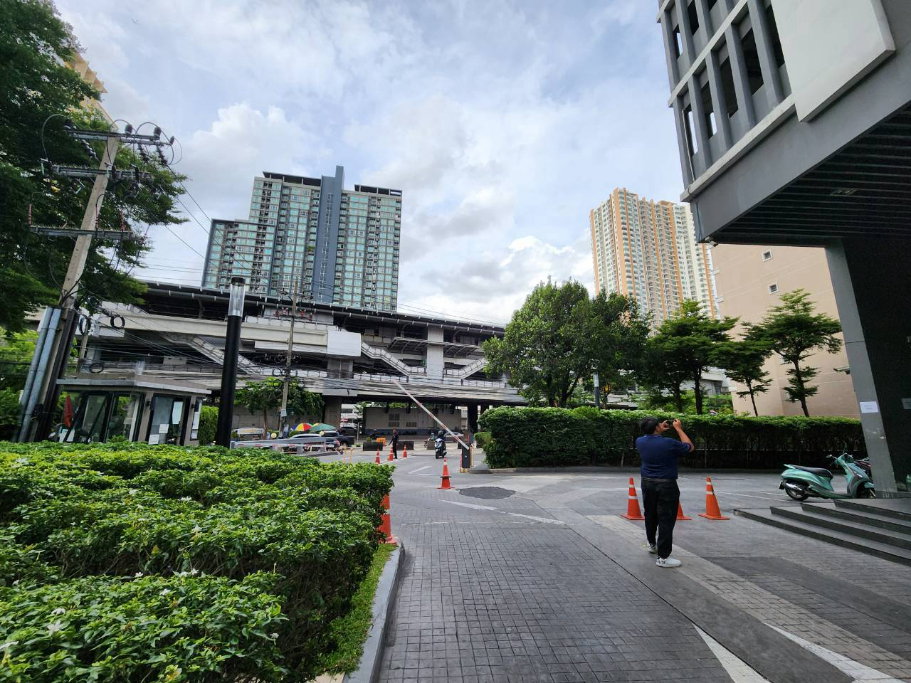 รูป ขาย คอนโด IDEO Mobi Sathorn (ไอดีโอ โมบิ สาทร) ติด BTSกรุงธนบุรี ห้อง Duplex ชั้นสูงวิวเมือง 61.29 ตร.ม.2 ห้องนอน 2 ห้องน้ำ เพียง 7.5 ล้านบาท!  - รูปที่ 39/40