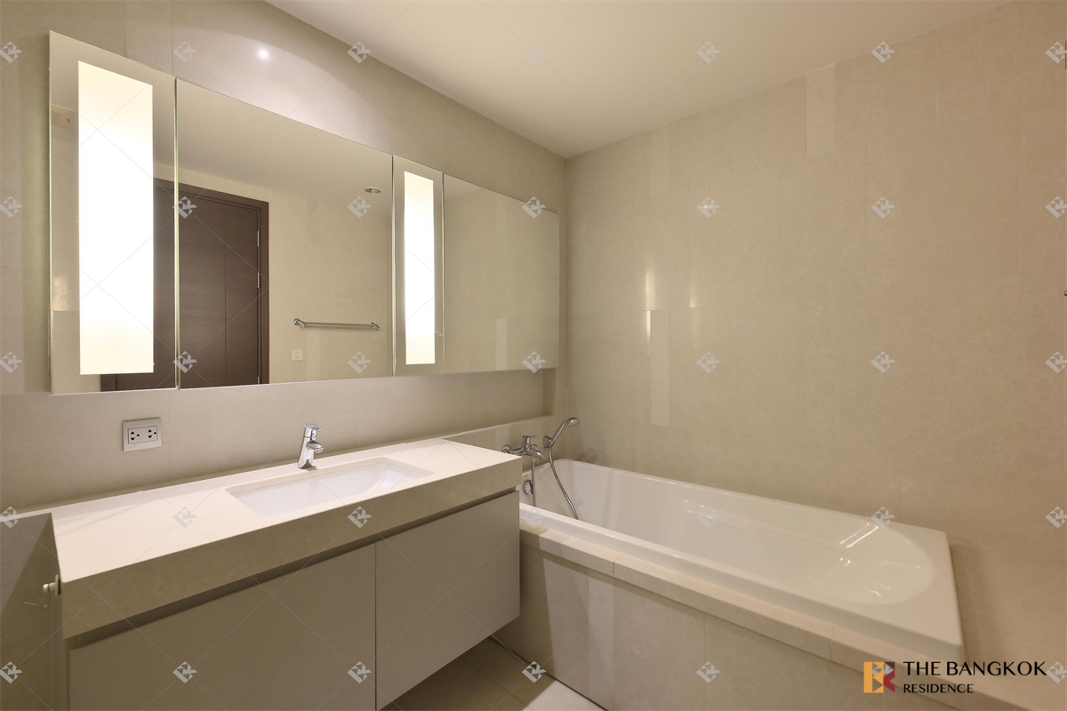 picture Quattro by Sansiri Room available, great price - 4/10